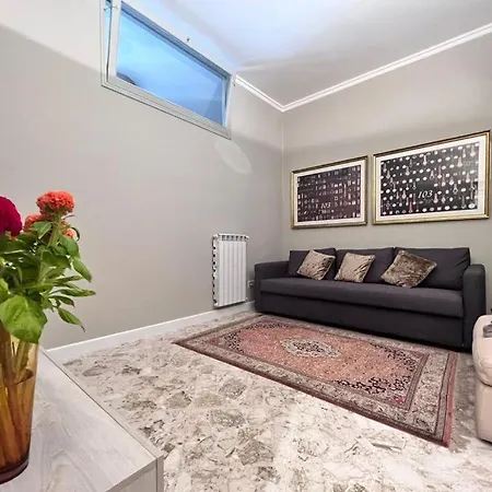 شقة Visconti 90 *