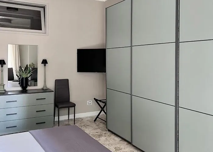 Apartment Visconti 90 *